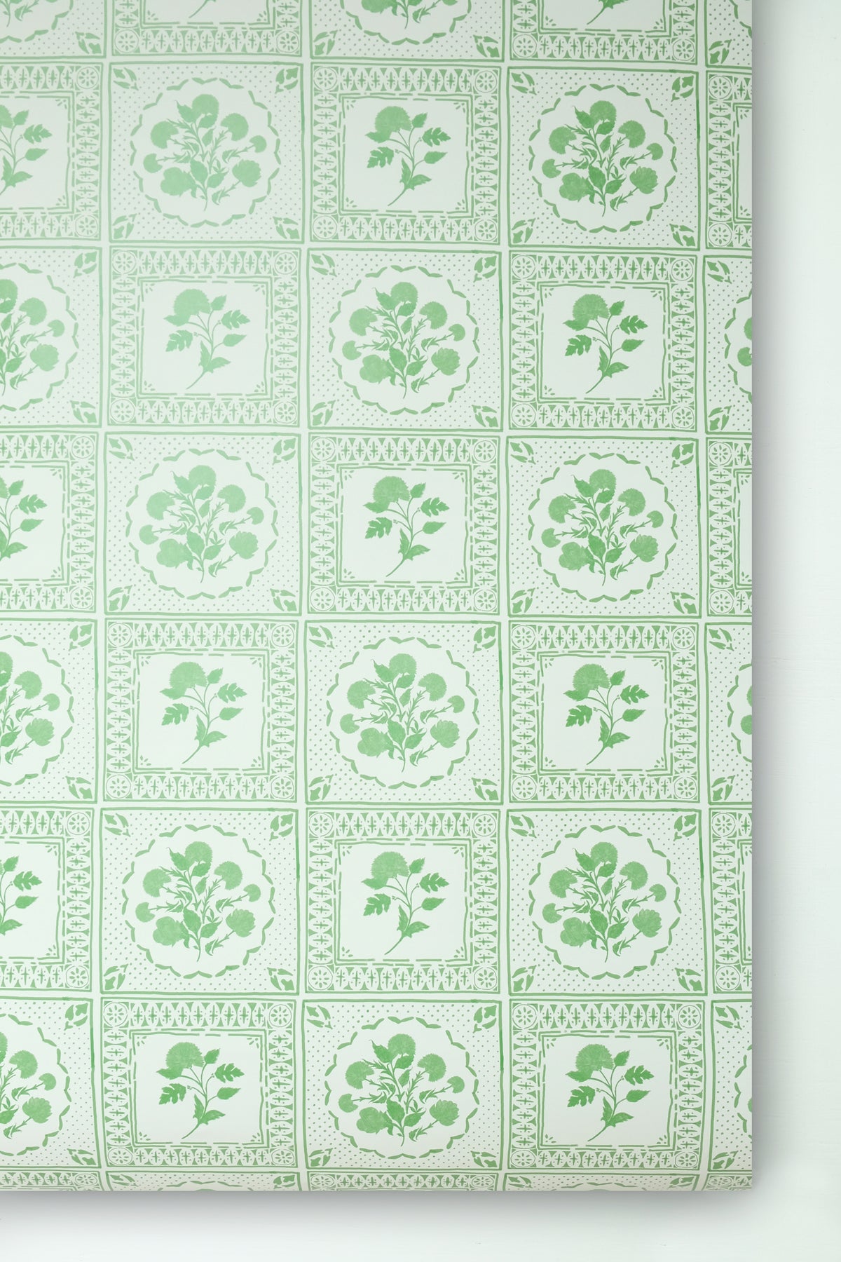 Evelyn Wallpaper - Green Leaf